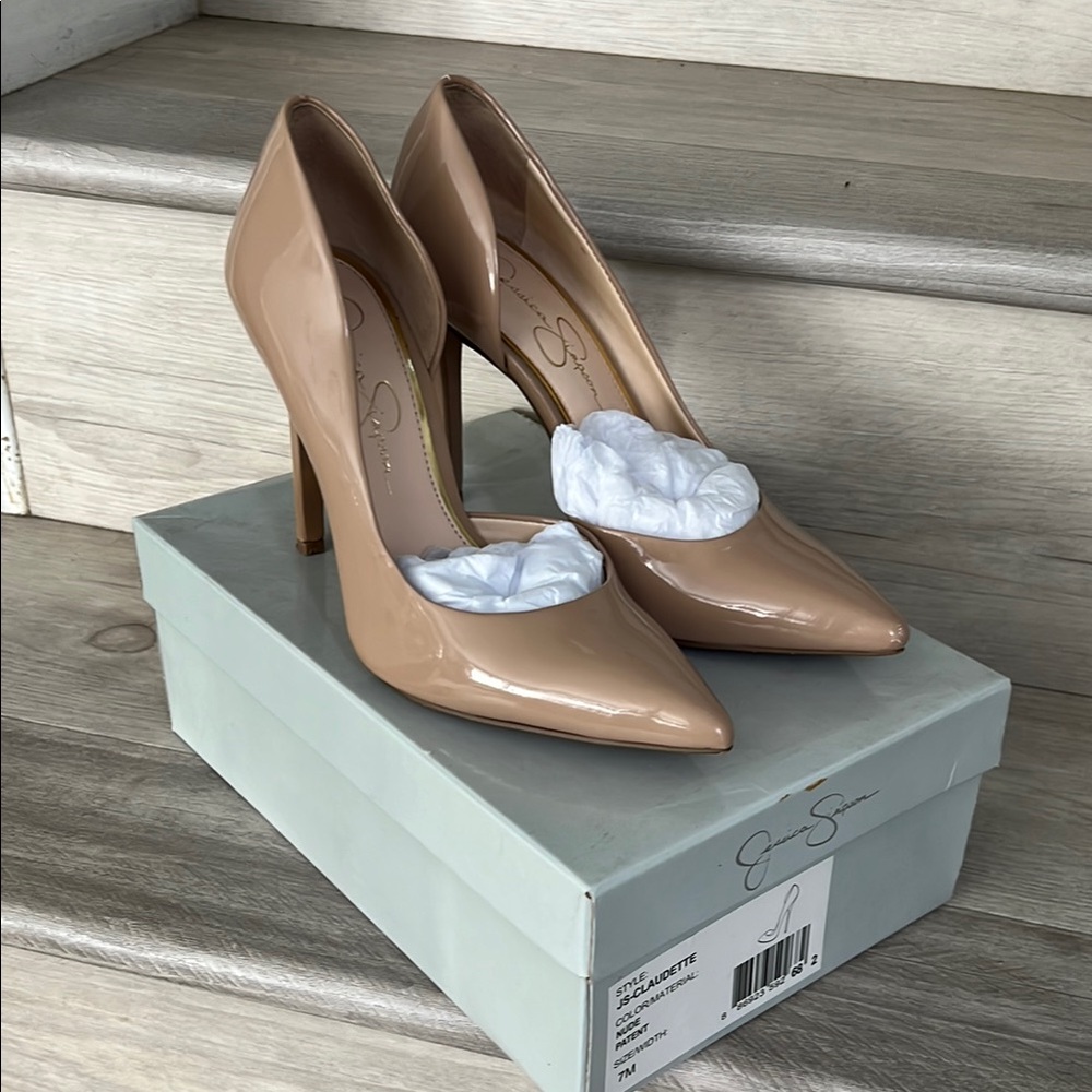 Elegant Nude Pumps